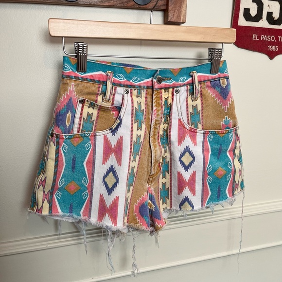 SOLD Vintage Western Shorts - Picture 3 of 6